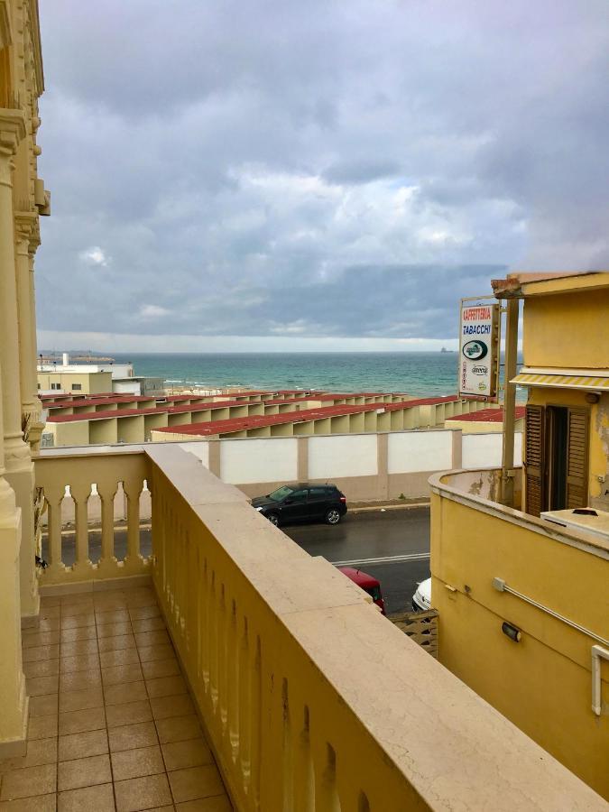 Appartamento Di Fronte Al Mare By Apulia Accommodation 바리 외부 사진