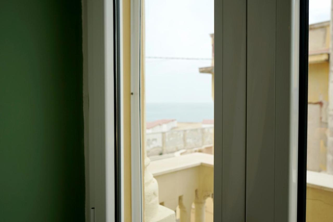 Appartamento Di Fronte Al Mare By Apulia Accommodation 바리 외부 사진