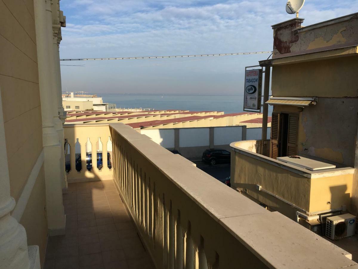 Appartamento Di Fronte Al Mare By Apulia Accommodation 바리 외부 사진